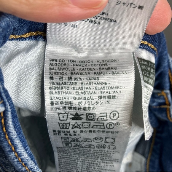 Levi’s distressed cuffed denim shorts women’s size 27 trendy summer casual - Picture 5 of 6